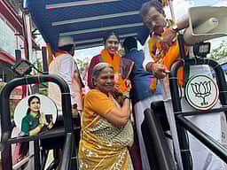 அருமனை சந்திப்பில் பிரசாரத்தை நிறைவு செய்த எஸ்.விஜய்தரணி