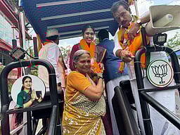 அருமனை சந்திப்பில் பிரசாரத்தை நிறைவு செய்த எஸ்.விஜய்தரணி