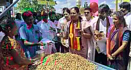 தமிழகம் முழுவதும் திமுக கூட்டணிக்கு ஆதரவு அலை:
பிரேமலதா விஜயகாந்த்