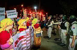 மணிப்பூரில் குழந்தைகள் கொல்லப்பட்டதற்கு எதிரான பேரணியில் மோதல்!