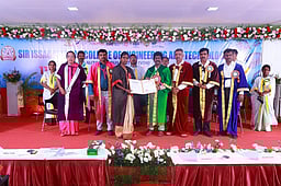 சா் ஐசக் நியூட்டன் பொறியியல் கல்லூரி பட்டமளிப்பு விழா