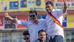 லஞ்சக் கொள்ளைப் பணமழை பொழிந்தாலும் விசில் புரட்சிக்குத் தயாராகுங்கள்! - விஜய்