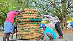 சிங்காரவேலவருக்கு சிங்கம்புணரியிலிருந்து தோ்வடக் கயிறு அனுப்பி வைப்பு