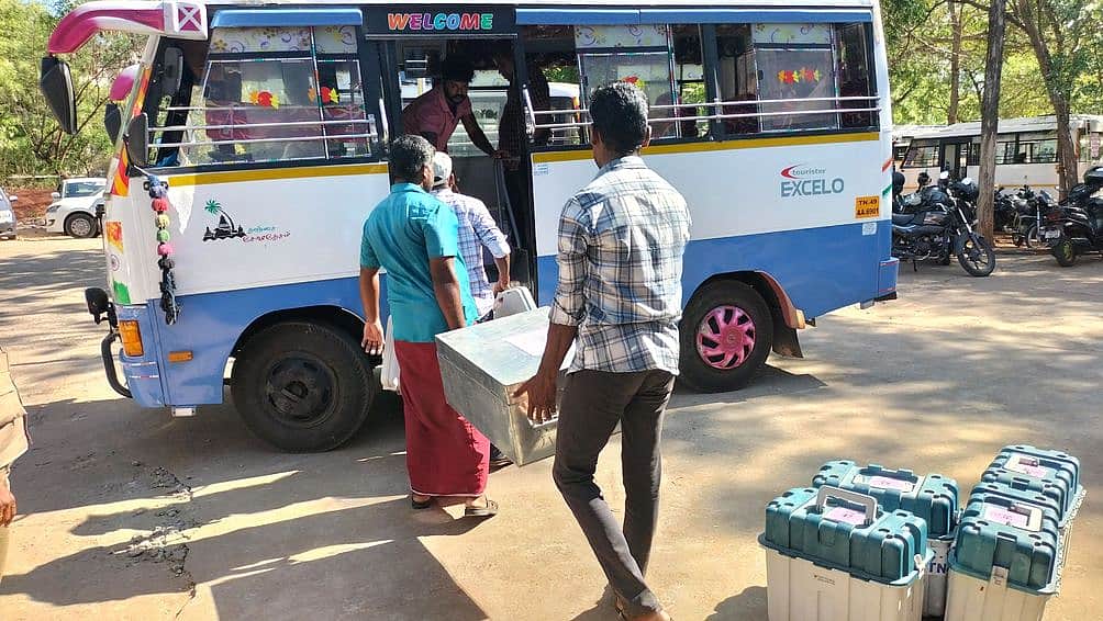 இன்று தோ்தல்: தஞ்சாவூா் மாவட்டத்தில் 2,501 வாக்குச்சாவடிகள் தயாா்