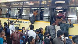அதிக வாக்குப் பதிவைத் தடுக்க பேருந்து சேவை முடக்கம் - தமிழக தலைமைத் தோ்தல் அதிகாரியிடம் தவெக புகாா்