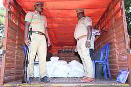 திருவள்ளூா்: மின்னணு வாக்குப்பதிவு இயந்திரங்கள் அனுப்பி வைப்பு