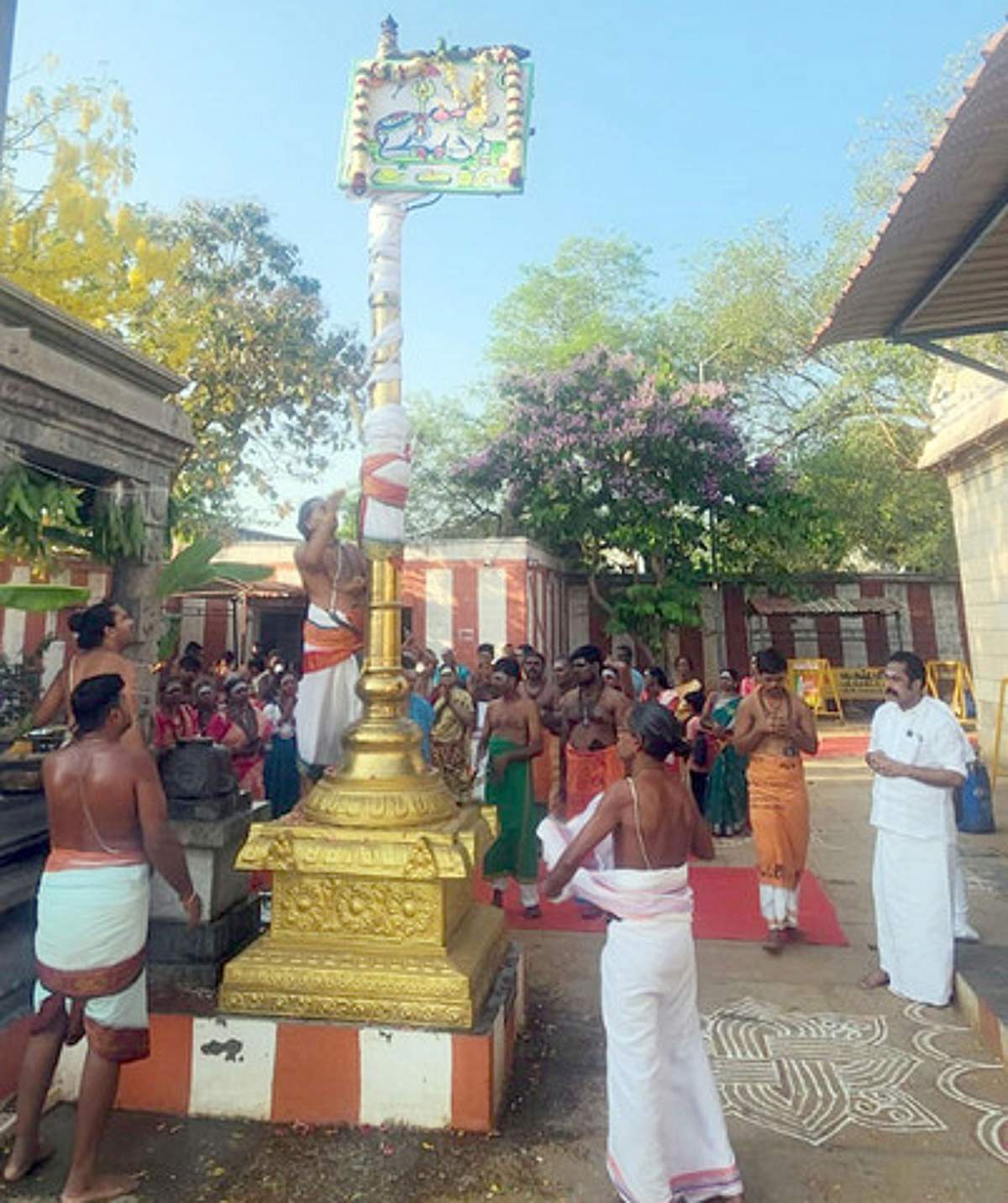 பவானி சங்கமேஸ்வரா் கோயிலில் சித்திரைத் திருவிழா தொடக்கம்