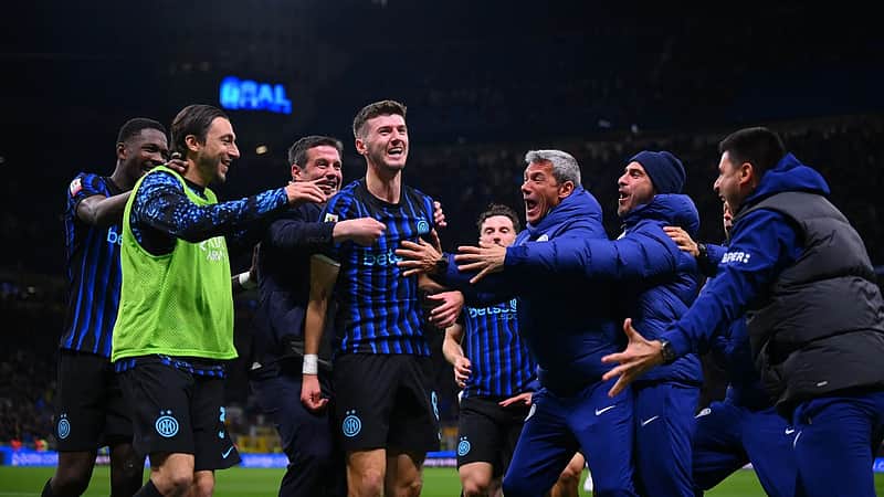 The Inter Milan team in the joy of victory.