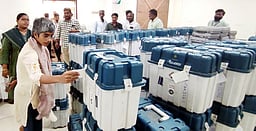 1,556 வாக்குச்சாவடிகளில் 5,738 மின்னணு இயந்திரங்கள்:
காஞ்சிபுரம் ஆட்சியா்