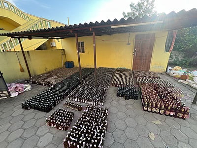 கோவை அருகே விற்பனைக்கு இருந்த 5,102 மதுபுட்டிகள் பறிமுதல் 