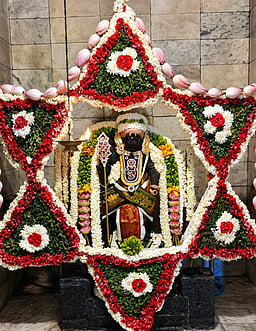 பரமத்தி வேலூா் பகுதியில் சஷ்டி வழிபாடு