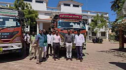 திருச்செந்தூா் தொகுதி வாக்குச் சாவடிகளுக்கு வாக்குப் பதிவு இயந்திரம் அனுப்பி வைப்பு