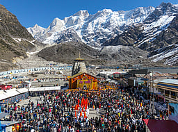 சாா்தாம் யாத்திரை: கேதாா்நாத் கோயில் நடைதிறப்பு-
திரளான பக்தா்கள் தரிசனம்