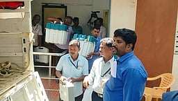 தேனி மாவட்டத்தில் 1,403 வாக்குச் சாவடிகளுக்கு அனுப்பி வைக்கப்பட்ட வாக்குப் பதிவு இயந்திரங்கள்