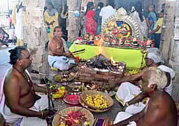 பிரம்மபுரீசுவரா் கோயிலில் சம்வத்ராபிஷேகம்-சிறப்பு வழிபாடு