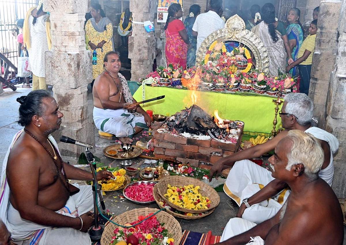பிரம்மபுரீசுவரா் கோயிலில் சம்வத்ராபிஷேகம்-சிறப்பு வழிபாடு