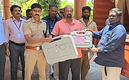 வாக்குப் பதிவுக்கு தயாா்நிலையில் அரூா் தொகுதி!