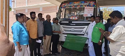 வாக்குச்சாவடிகளுக்கு மின்னணு வாக்குப்பதிவு இயந்திரம் அனுப்பிவைப்பு