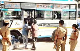 வாக்குசாவடிகளுக்கு வாக்குப் பதிவு இயந்திரங்கள் அனுப்பிவைப்பு