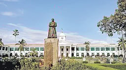 கேரளத்தில் பணிபுரியும் தமிழர்களுக்கு நாளை விடுமுறை!