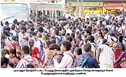 தேர்தல்: ரயில், பேருந்து நிலையங்களில் அலைமோதிய மக்கள்