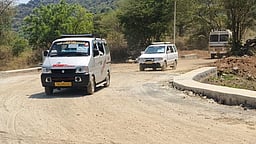 போதமலை கிராமத்துக்கு முதன் முறையாக சாலை வழியாக கொண்டுசெல்லப்பட்ட வாக்குப்பதிவு இயந்திரங்கள்