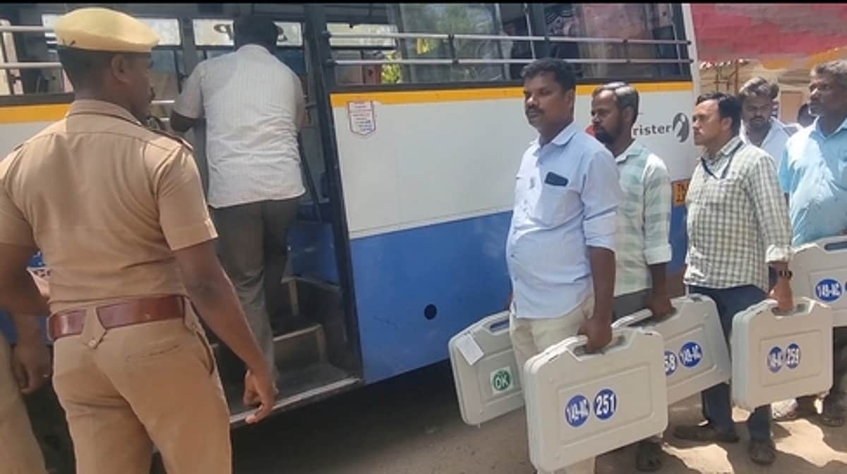 வாக்குப்பதிவு இயந்திரங்கள் அனுப்பி வைப்பு