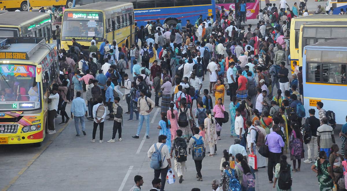 பேருந்து, ரயில்களில் அலைமோதியது கூட்டம்