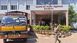 ஆலங்குளம் தொகுதி: தயாா் நிலையில் 332 வாக்குச் சாவடிகள்