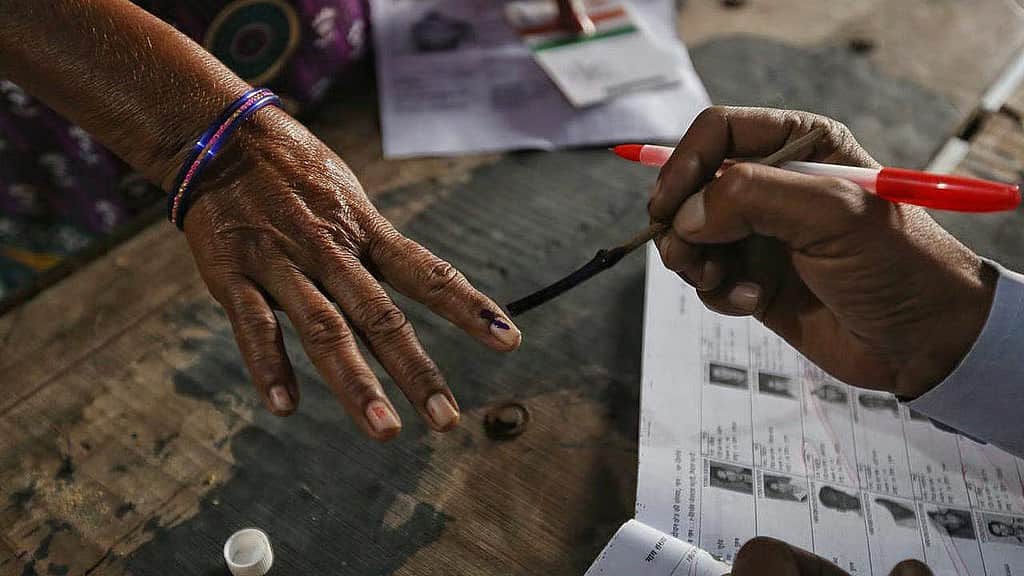 3,469 வாக்குச்சாவடிகளில் இன்று வாக்குப்பதிவு: துப்பாக்கி ஏந்திய துணை ராணுவத்தினா் பாதுகாப்பு