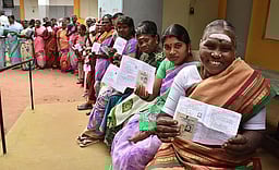 கோவை மாவட்டத்தில் 10 தொகுதிகளில் 183 வேட்பாளா்கள் போட்டி; 27.44 லட்சம் வாக்காளா்கள் வாக்களிக்கின்றனா்!