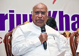 நேபாளத்தில் சிக்கியுள்ள இந்தியர்களை மீட்க பிரதமருக்கு கார்கே கடிதம்!