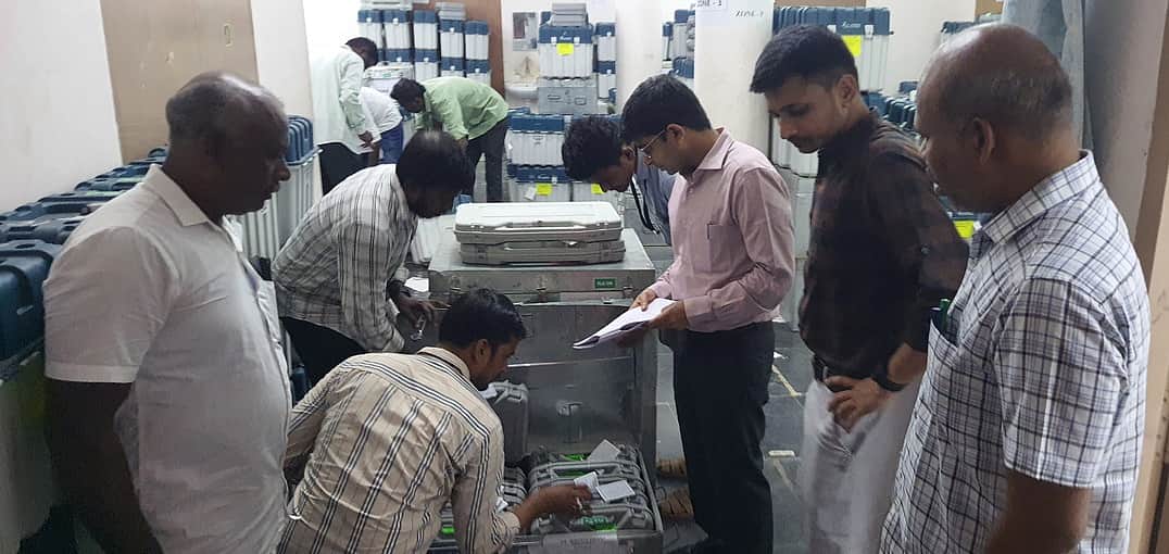 கோவில்பட்டி தொகுதியில் தயாா் நிலையில் 318 வாக்குச்சாவடிகள்