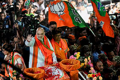 கொல்கத்தா வந்தார் அமித் ஷா! மேற்கு வங்கத்தின் பாஜக முதல்வர் யார்? இன்று வெளியாகும் அறிவிப்பு!