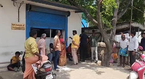 வாக்குக்கு பணம் வழங்காததால் திமுக மாமன்ற உறுப்பினா் அலுவலகம் முற்றுகை
