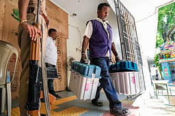 ஒரு மணி நேரத்துக்கு முன்பே
மூடப்பட்ட வாக்குச்சாவடி! வாக்காளா்கள் அதிா்ச்சி