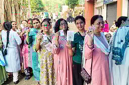 மேற்கு வங்க முதல்கட்டத் தோ்தலில் 92% வாக்குப் பதிவு: பல இடங்களில் வன்முறை! வேட்பாளா்கள் மீது தாக்குதல்