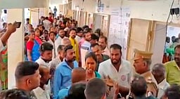 அலங்காநல்லூரில் வாக்குப் பதிவு இயந்திரத்தில் கோளாறு: பொதுமக்கள் வாக்குவாதம்