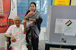 102 வயதிலும் வாக்குச்சாவடிக்கு சென்று வாக்களித்த முதல்வரின் தாய் மாமா