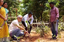 புதுச்சேரி கல்லூரியில் பூமி தின கொண்டாட்டம்