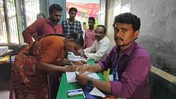 வனப்பகுதியில் 28 கி.மீ. நடந்துசென்று வாக்களித்த காணி மக்கள்