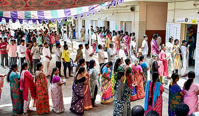 தமிழ்நாட்டில் மாலை 5 வரை 82.24% வாக்குப்பதிவு! கரூர் முதலிடம்! முழு விவரம்...