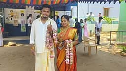 திருமணக் கோலத்துடன் வாக்களித்த புதுமண தம்பதிகள்!