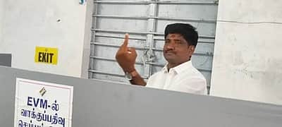 கரூா் தொகுதியில் வெல்வேன்: தவெக வேட்பாளா் பேட்டி