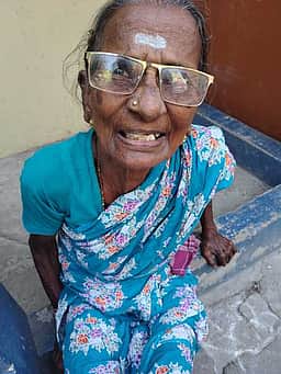 தள்ளாத வயதிலும் தளராத மன உறுதி