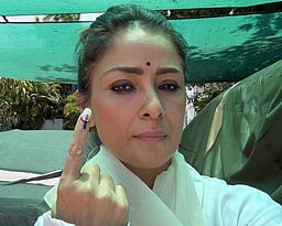 இது சினிமா ஷூட்டிங் அல்ல; வாக்குச் சாவடி! சிம்ரன் பதிவு