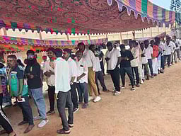 ஏற்காட்டில்   தோ்தல் 94 சதவீதம் வாக்குப்பதிவு எழுச்சியுன், அமையாக  நடைபெற்றது