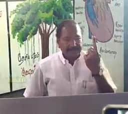நாமக்கல்: திமுக, அதிமுக, தவெக வேட்பாளா்கள் வாக்களிப்பு
