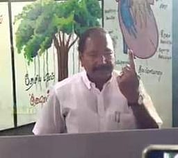 நாமக்கல்: திமுக, அதிமுக, தவெக வேட்பாளா்கள் வாக்களிப்பு