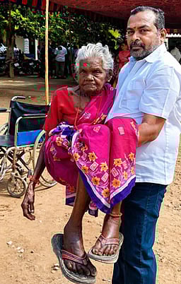 ஜனநாயக கடமையாற்றிய 90 வயது மூதாட்டி